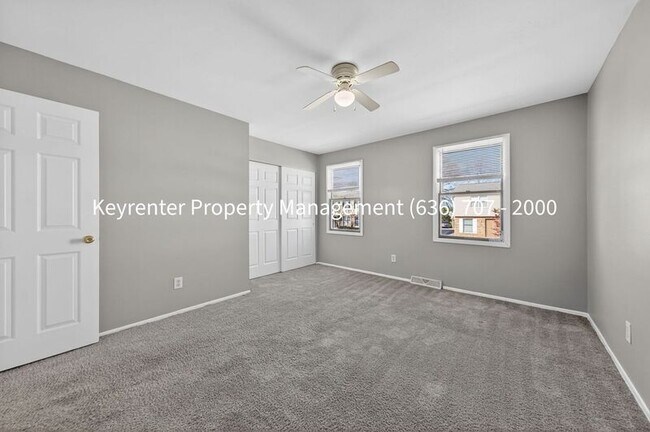 Building Photo - Parkcrest Dr - 924