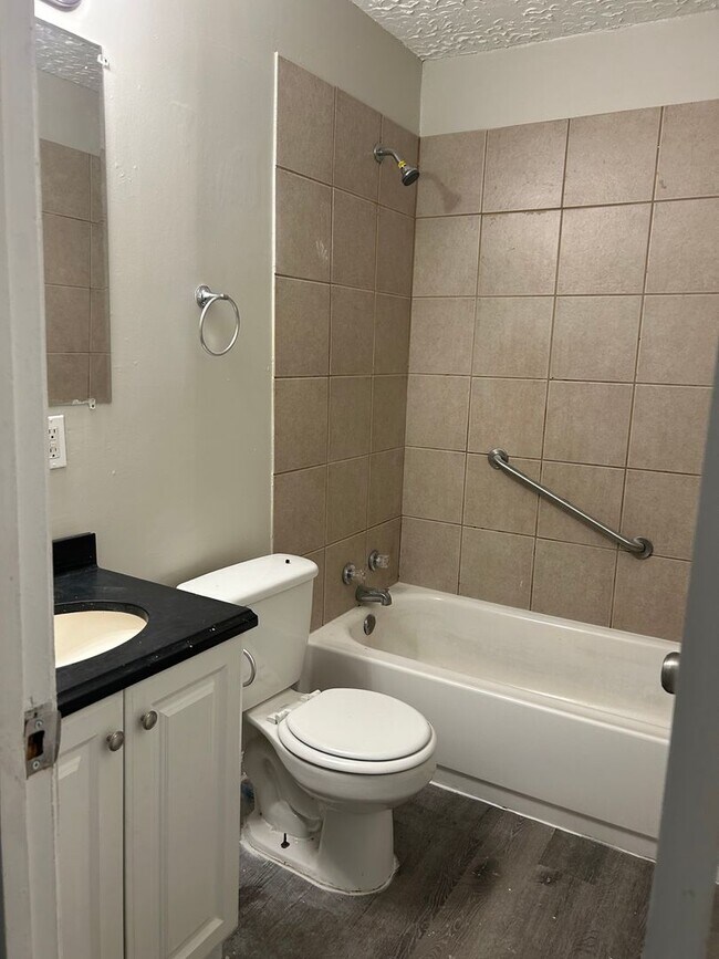 Building Photo - For lease 5 bedrooms at an affordable rate of $1,100.00