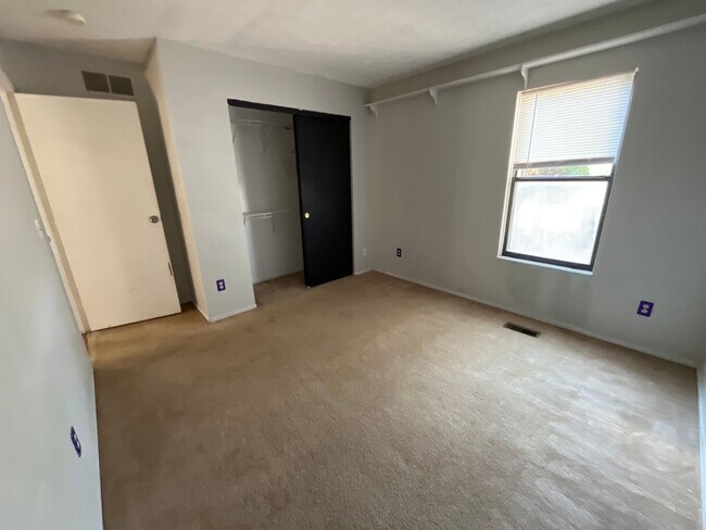 Building Photo - 1290-1292 Gatwick Ct.