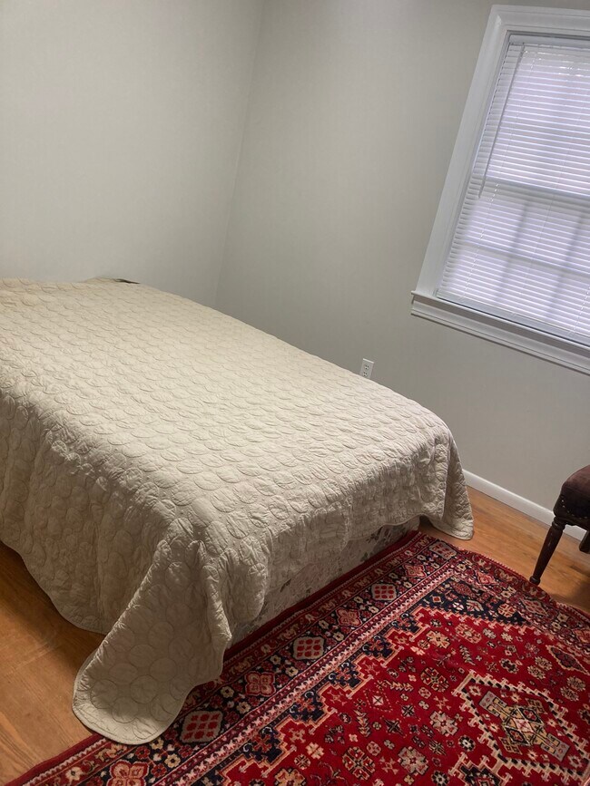 Building Photo - 210 Vista Dr