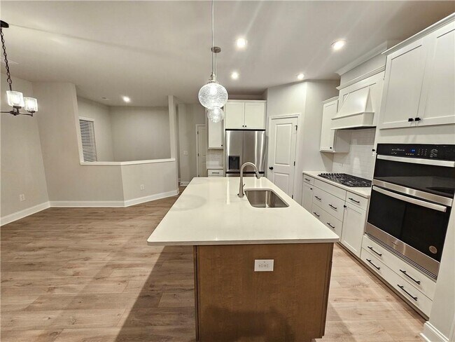 Building Photo - 5030 Sierra Creek Dr NE