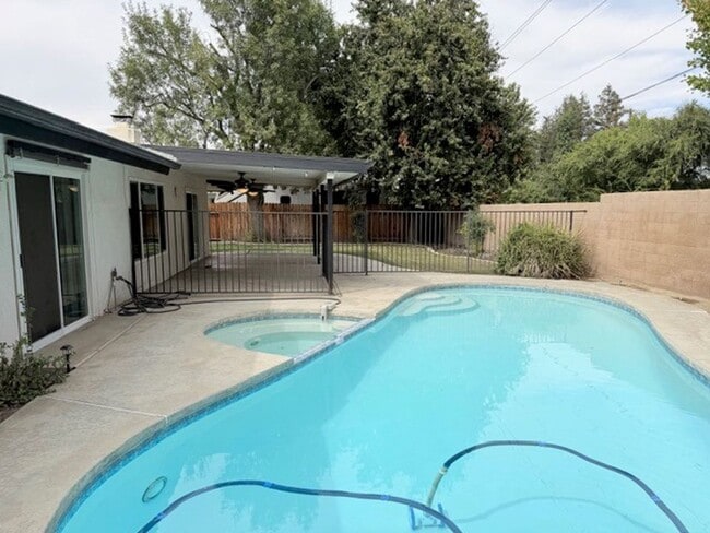 Building Photo - 8908 Thurber Ln