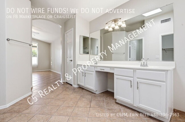 Building Photo - 10921 W Granada Rd