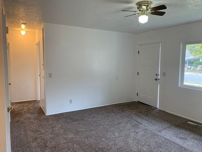 Building Photo - 651 Chester St