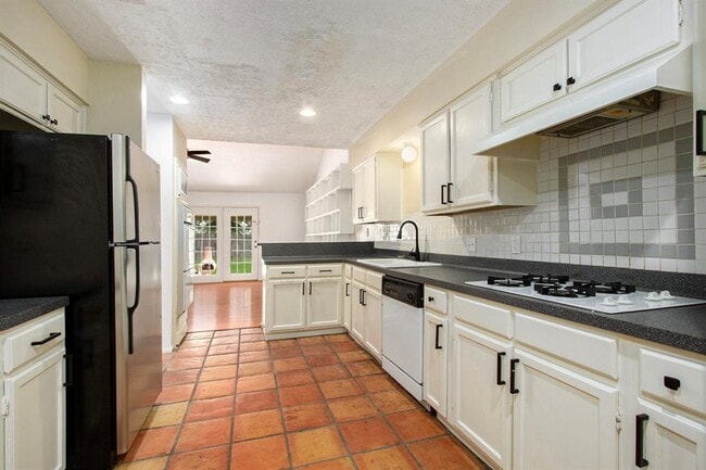 Building Photo - 5026 Spring Forest Dr