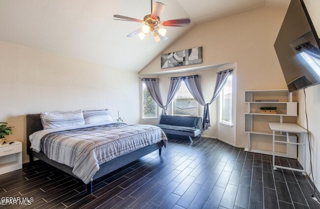 Building Photo - 424 Sonaran Ct