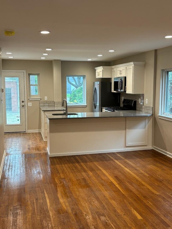 Building Photo - 1471 Ashland Ave