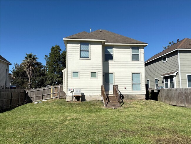 Building Photo - 2524 Chamberlain St