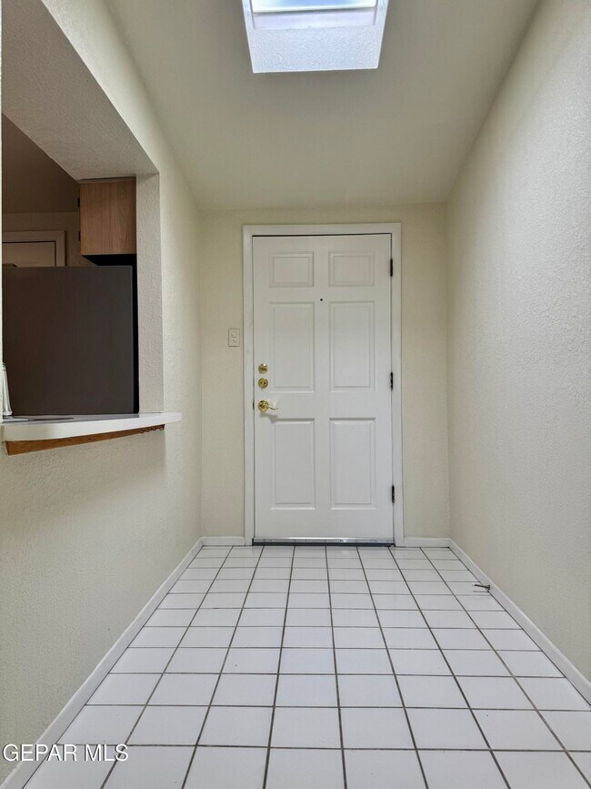 Building Photo - 9928 Acer Ave