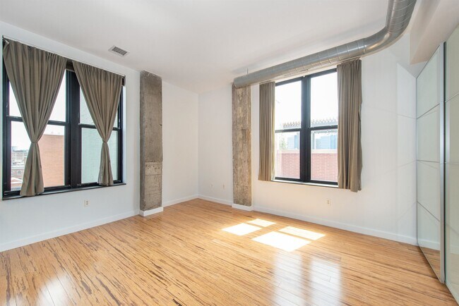 Building Photo - 232 Pavonia Ave