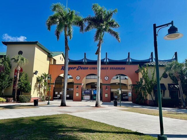 Building Photo - 1203 Town Center Dr