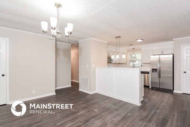 Building Photo - 19 Sioux Rd NE