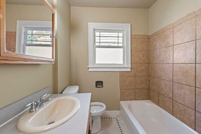 Building Photo - Private Room in Spacious 7-Bedroom, 3-Bath...