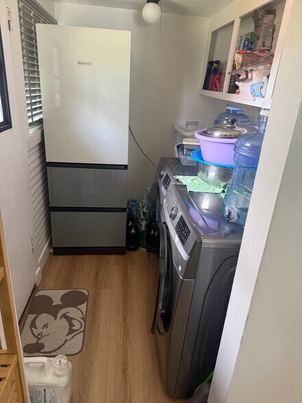 Building Photo - 1226 W Vernon Ave