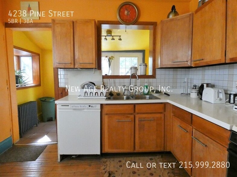 Building Photo - 4238 Pine St