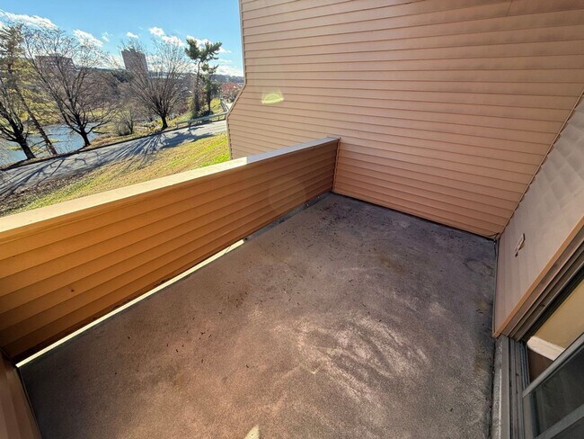 Building Photo - ** Holiday Special ** No rent until January 1st, 2026 plus $100 CASH bonus - Exp. 12/31/25