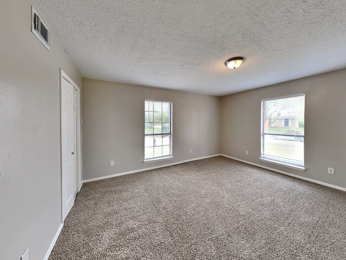 Building Photo - 14002 Edenglen Dr