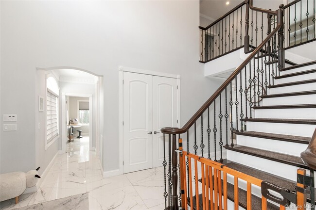 Building Photo - 66 Essex Rd