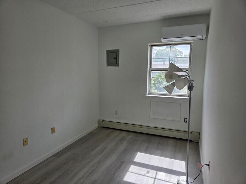 Building Photo - 832 Bryant Ave