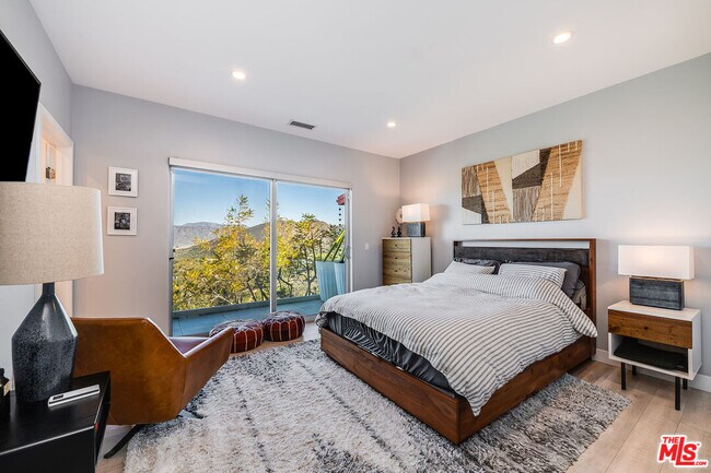 Building Photo - 7191 Pacific View Dr