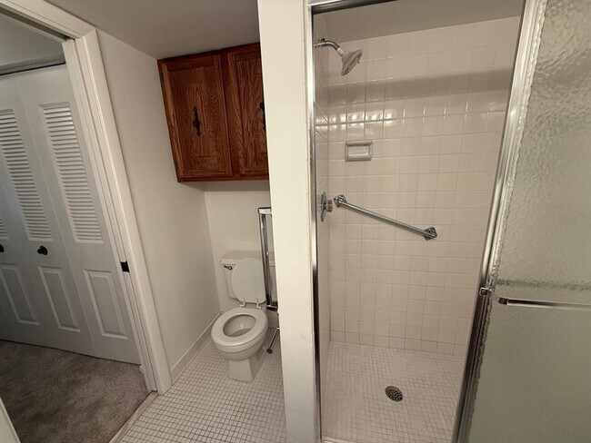 Building Photo - 6215 Coral Lake Dr