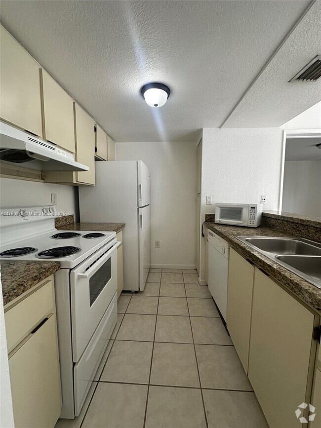 Building Photo - 7125 NW 186th St