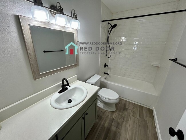 Building Photo - Modern 4 Bed, 3 Bath Home – Pet Friendly w...