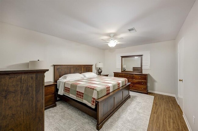 Building Photo - 6015 Valley Forge Dr