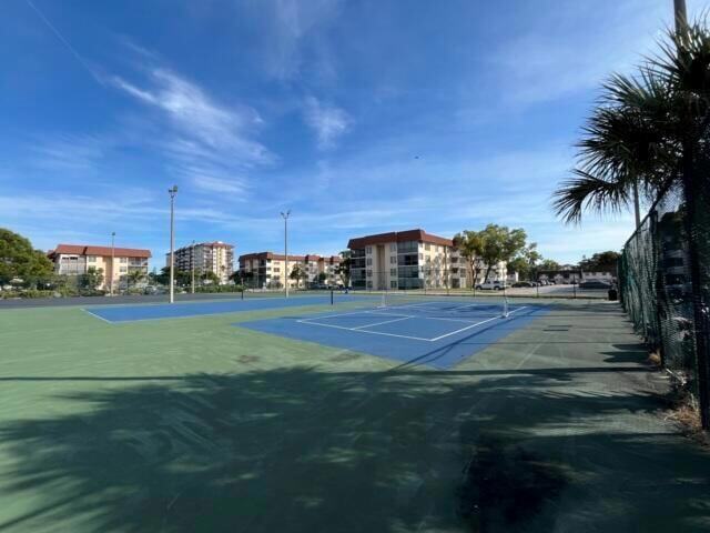 Building Photo - 4160 Inverrary Dr