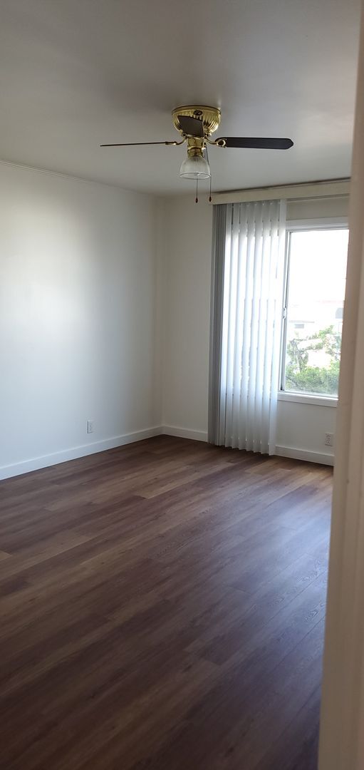 Building Photo - Beautifully Renovated Vintage  2 bedroom 2...