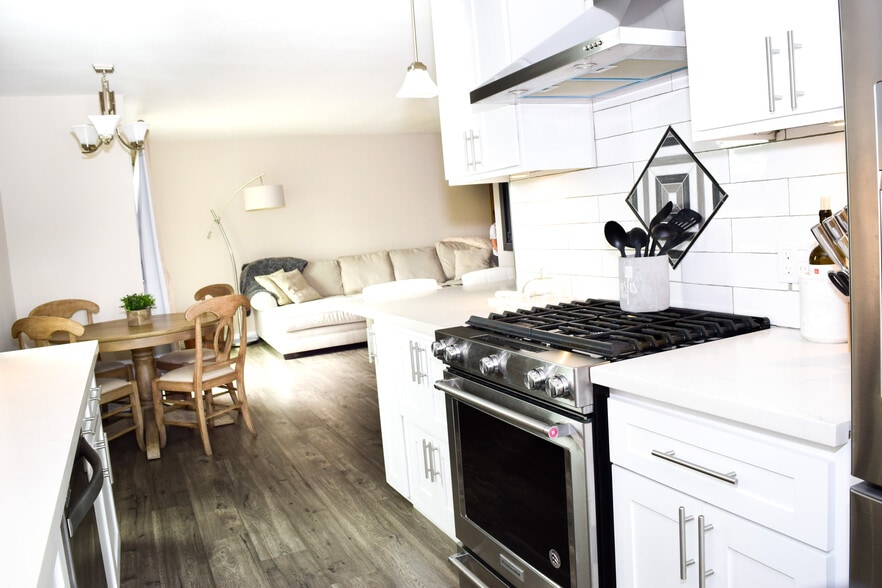 Building Photo - 16169 Sunset Blvd