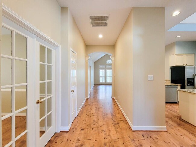 Building Photo - 3218 Vanity Dr