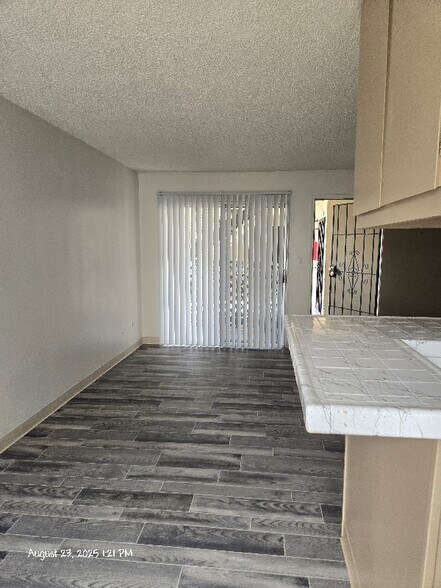 Building Photo - 991 N Mollison Ave