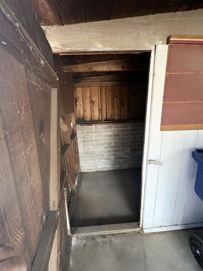 Building Photo - Centrally located Gem for rent