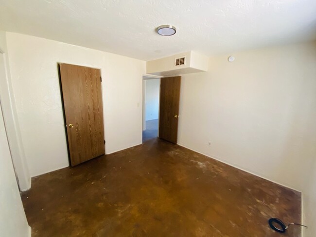 Building Photo - Townhome For Rent