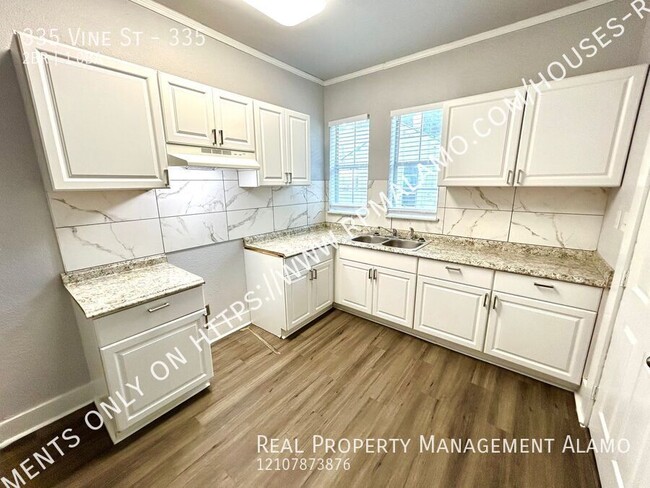 Building Photo - *MOVE IN SPECIAL* AVAILABLE NOW! 2 Bedroom...