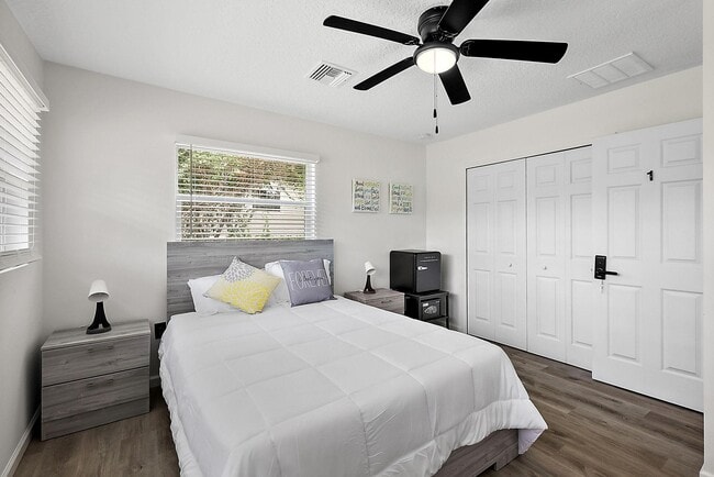 Building Photo - 2232 Sunnyview Dr
