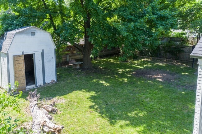 Building Photo - Freshly Updated House