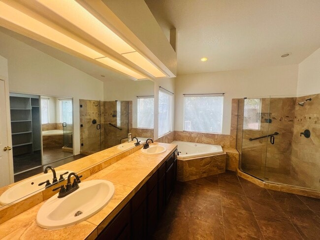 Building Photo - Captivating 4 bedroom, 2 bath home in Santa Teresa, NM!