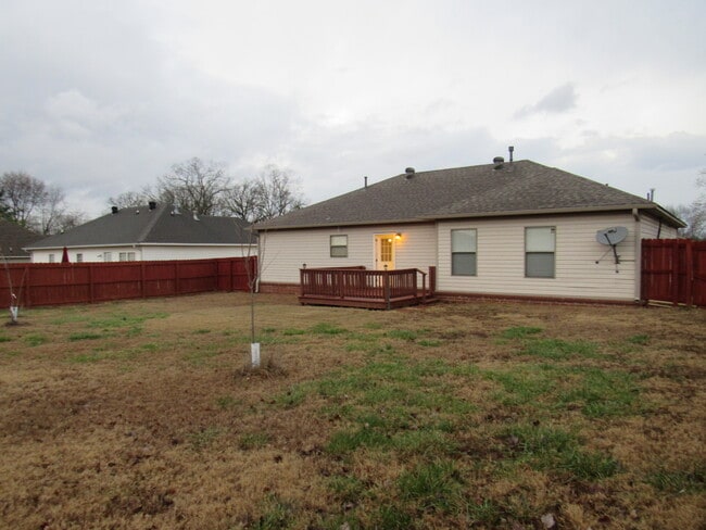 Building Photo - Contact Peggy Goodman 501 676 1758