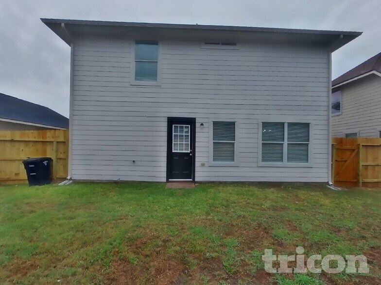 Building Photo - 7314 Legacy Pines Dr