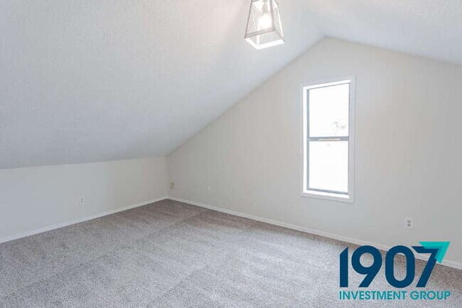 Building Photo - Stunning 3-Bedroom Home with Dramatic Vaulted Ceilings and Loft in OKC!