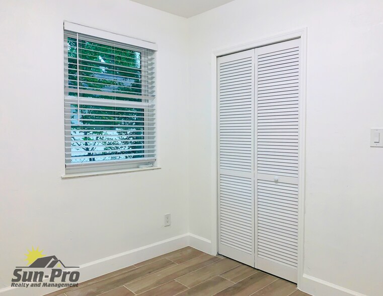 Building Photo - 748 Bethune St