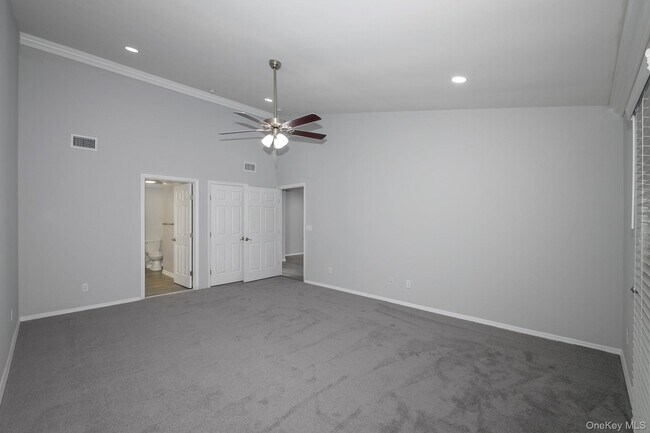 Building Photo - 82 Village Green Dr