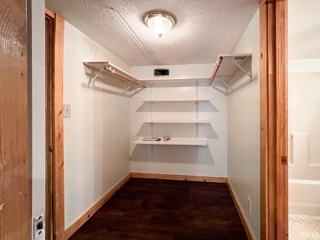 Building Photo - 410 E Hillside Dr