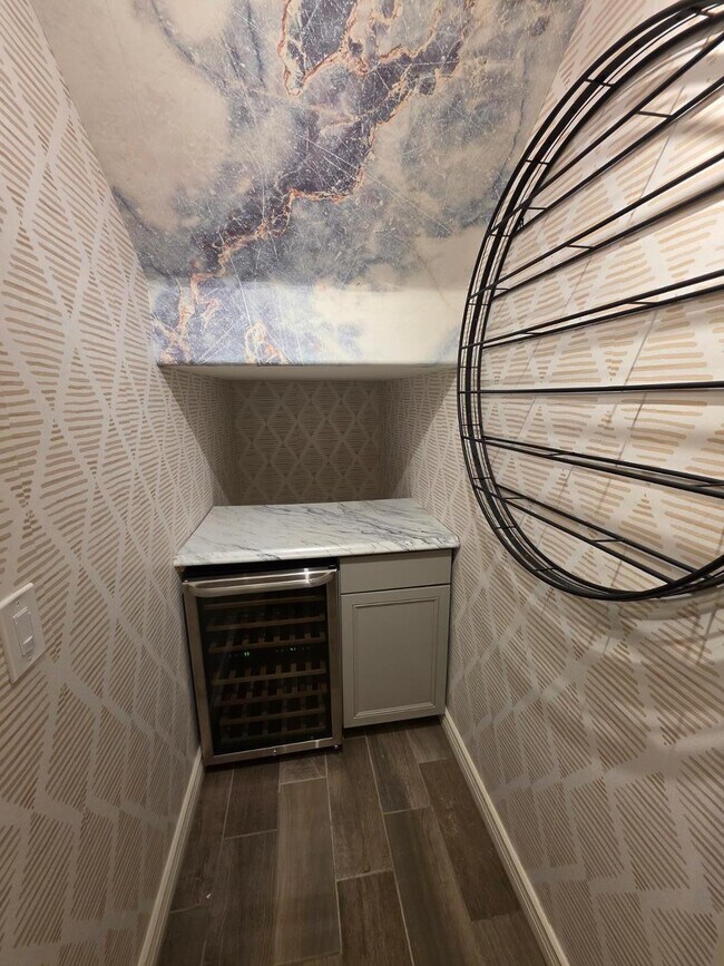 Building Photo - 2756 E Hickory St