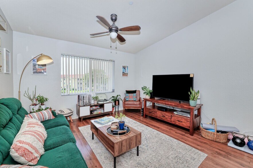 Building Photo - 8294 Key Royal Cir