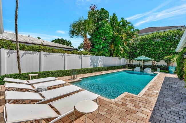 Building Photo - 136 Worth Ct S