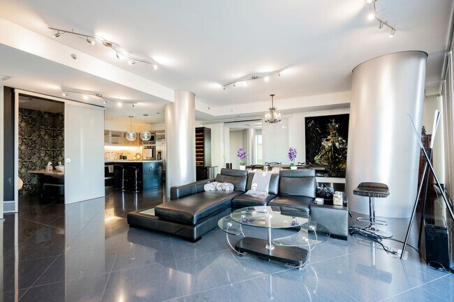 Building Photo - Wake Up to the Las Vegas Skyline – Premium 2-Bedroom Unit with Wall-to-Wall Windows