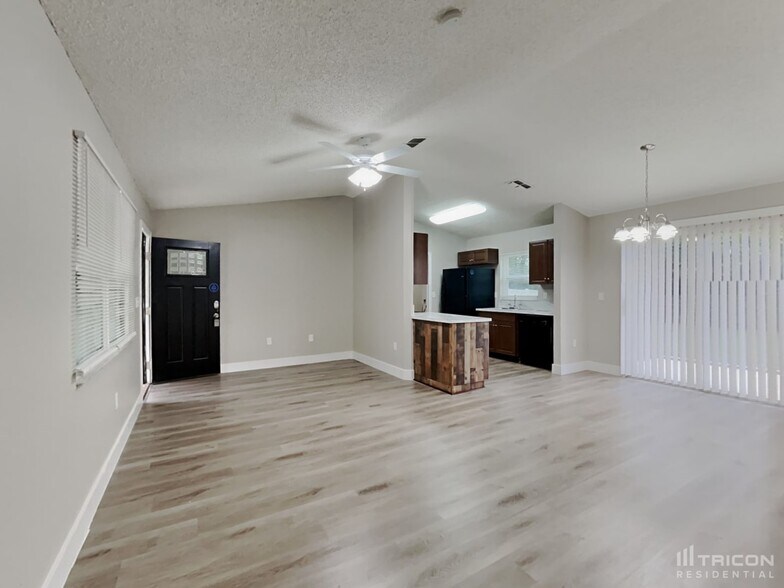 Building Photo - 6623 Freeport Dr